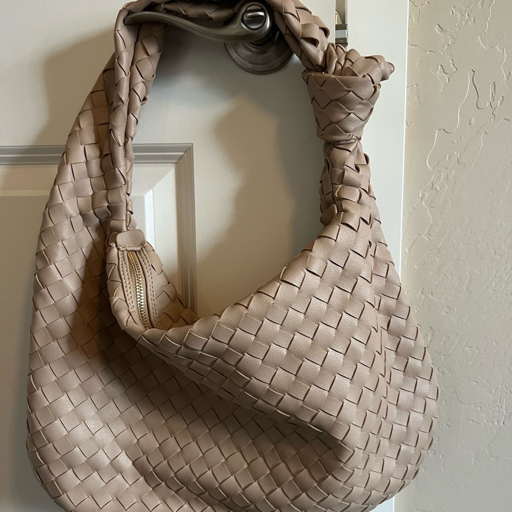 Elegant Woven Tan Shoulder Bag